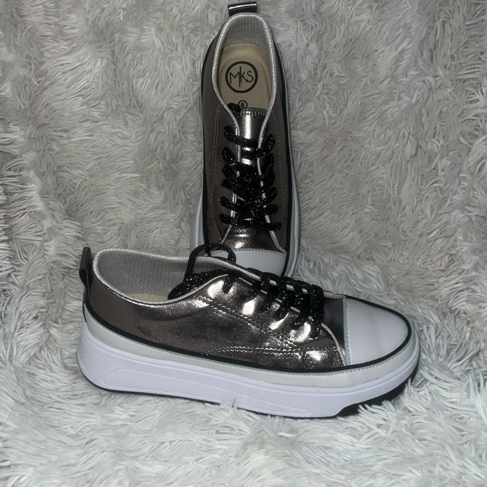 MKS brand new.‎ Size 6
